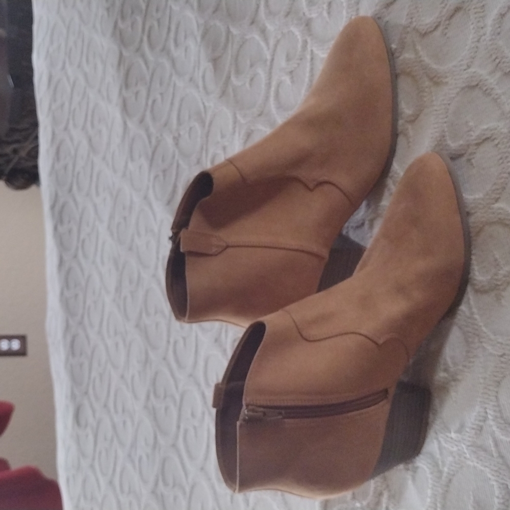 NWOT Ladies Designer Boots by OLD NAVY 👢